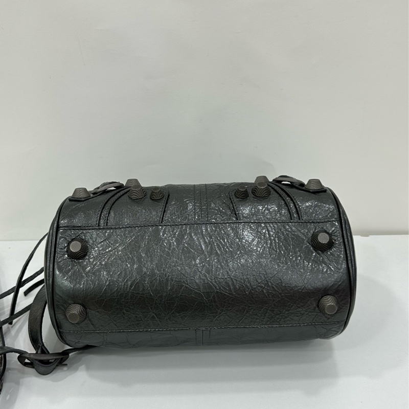 Balenciaga巴黎世家Le cagole 黑色鉚釘圓筒包斜背包-5