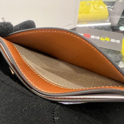 東區正精品㊣CELINE 1GB702DQE TRIOMPHE 全新咖啡色凱旋門PVC扁式卡片夾名片夾 RZ6444-1