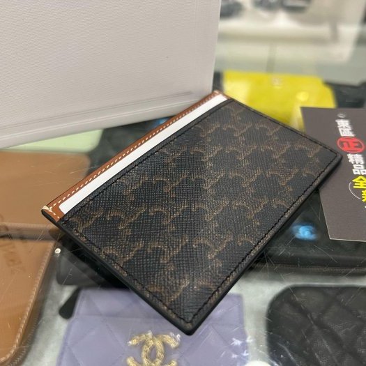 東區正精品㊣CELINE 1GB702DQE TRIOMPHE 全新咖啡色凱旋門PVC扁式卡片夾名片夾 RZ6444-4