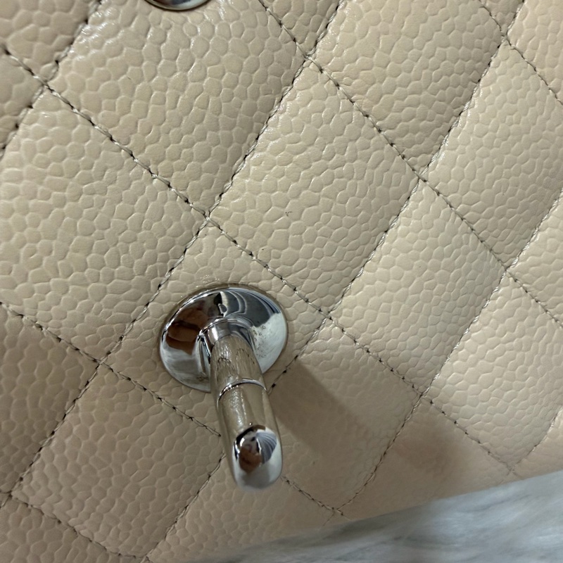 CHANEL A01112 coco 25 CF 奶茶色 膚色 荔枝皮 銀鍊 肩背包 口蓋包-26