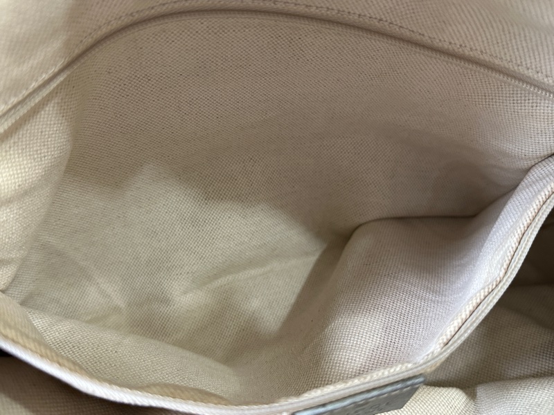 Gucci Guccissima Sukey 系列皮革手提包-15
