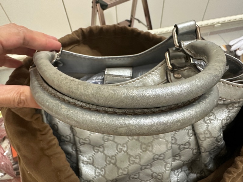 Gucci Guccissima Sukey 系列皮革手提包-24