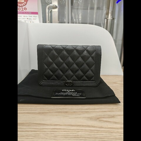 Chanel wallet on chain 
so black