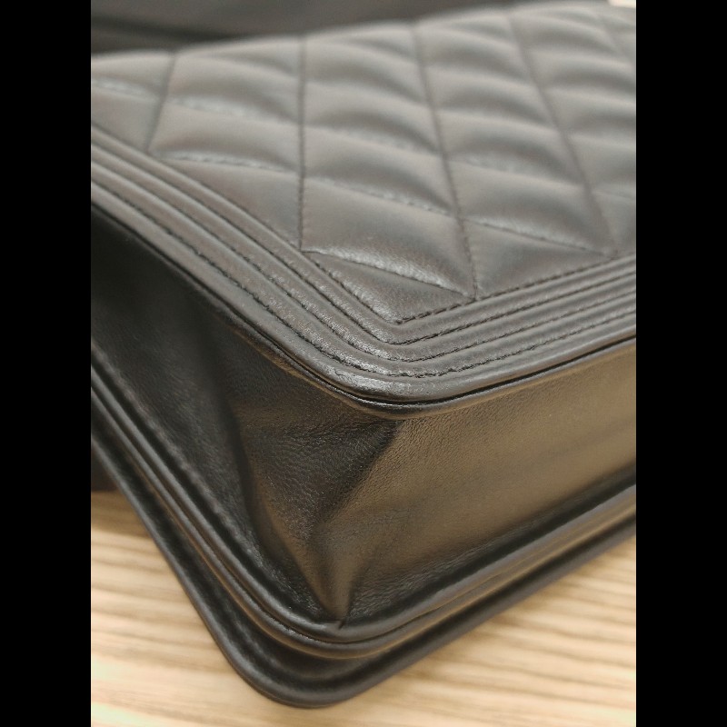 Chanel wallet on chain
so black-6