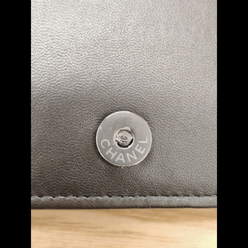Chanel wallet on chain
so black-9