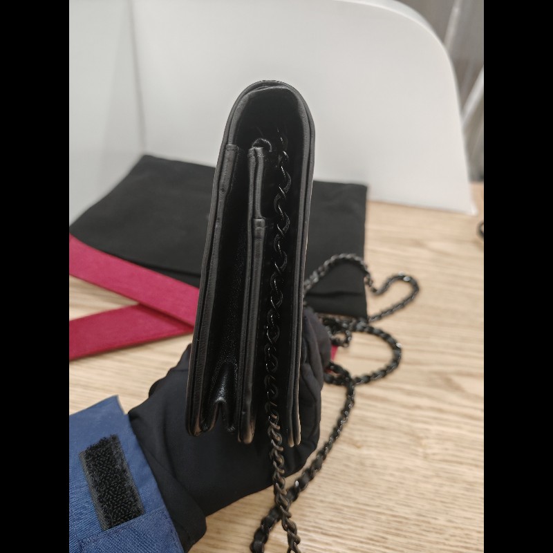 Chanel wallet on chain
so black-18