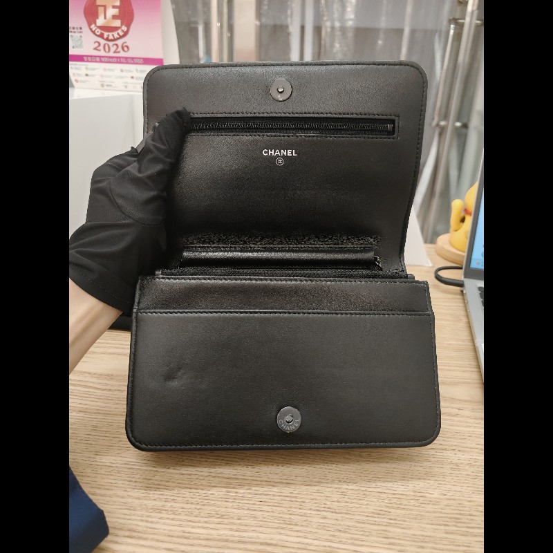Chanel wallet on chain
so black-20