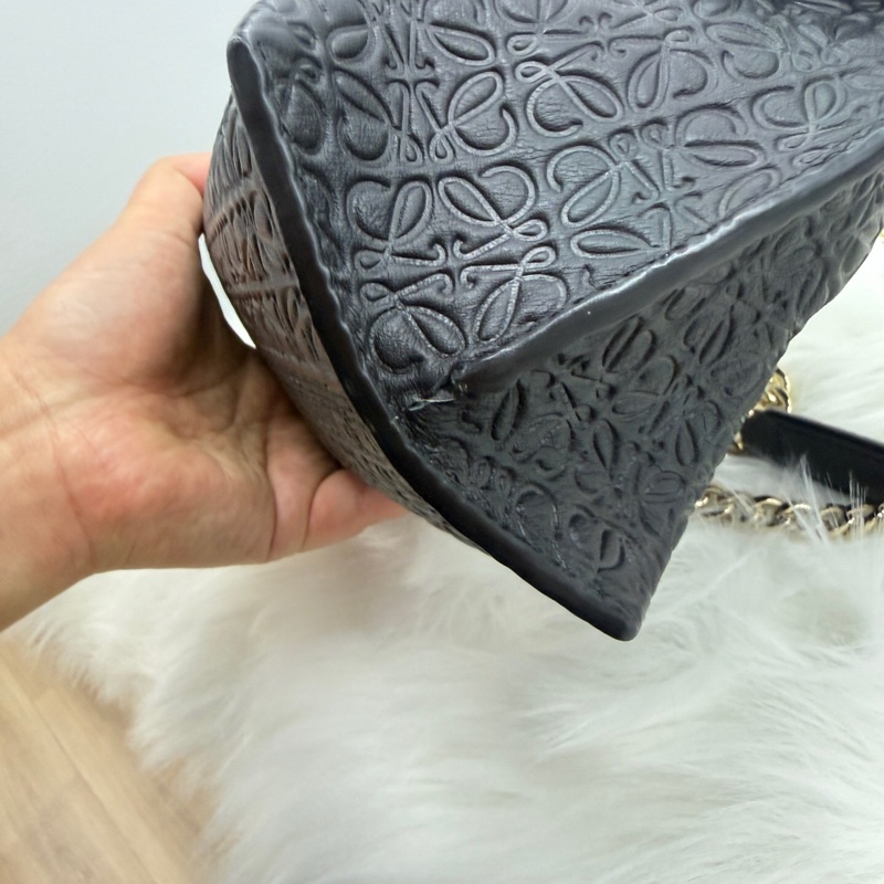 LOEWE 羅意威 黑色鏈條包17年編碼 24*17*10-4