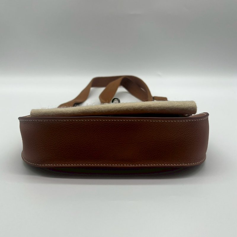 Hermès Mini Jypsiere 吉普賽 20cm 金棕色焦糖銀釦釦式翻蓋方型迷你斜背包 B刻 XG9792-5