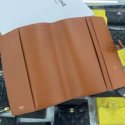 東區正精品㊣CELINE 4G2222AHD TRIOMPHE 全新咖啡色凱旋門PVC筆記本中號 附原廠內頁 RZ6446-2