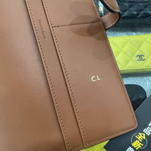 東區正精品㊣CELINE 4G2222AHD TRIOMPHE 全新咖啡色凱旋門PVC筆記本中號 附原廠內頁 RZ6446-4
