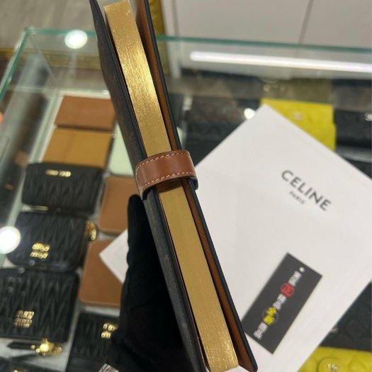 東區正精品㊣CELINE 4G2222AHD TRIOMPHE 全新咖啡色凱旋門PVC筆記本中號 附原廠內頁 RZ6446-5