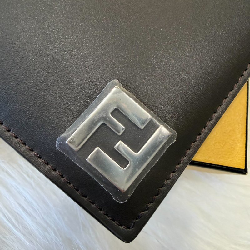 FENDI 牛皮對開短夾 咖啡色-1