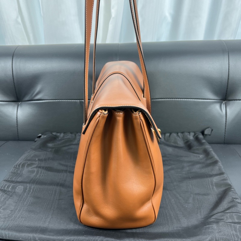 赛琳/Celine Soft 焦糖色牛皮大号 21年编码 单肩手提-2