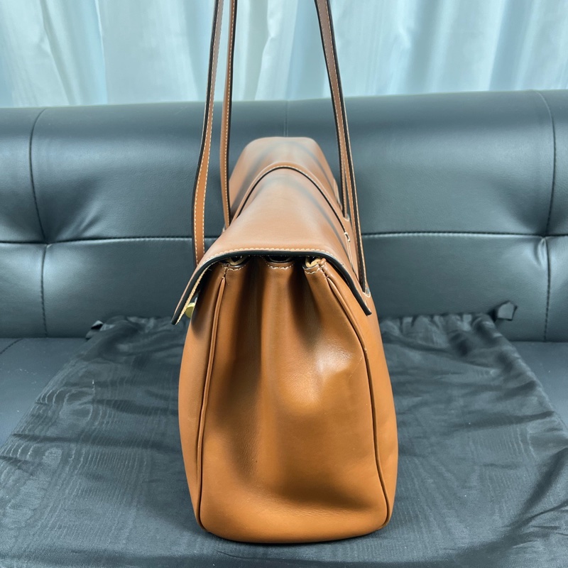 赛琳/Celine Soft 焦糖色牛皮大号 21年编码 单肩手提-3