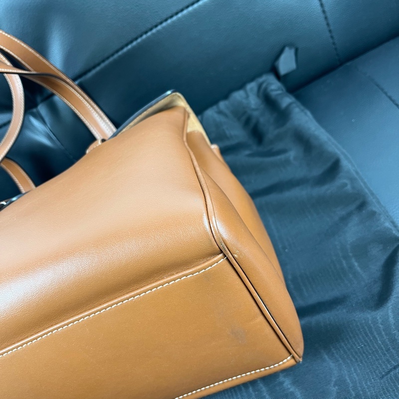 赛琳/Celine Soft 焦糖色牛皮大号 21年编码 单肩手提-6