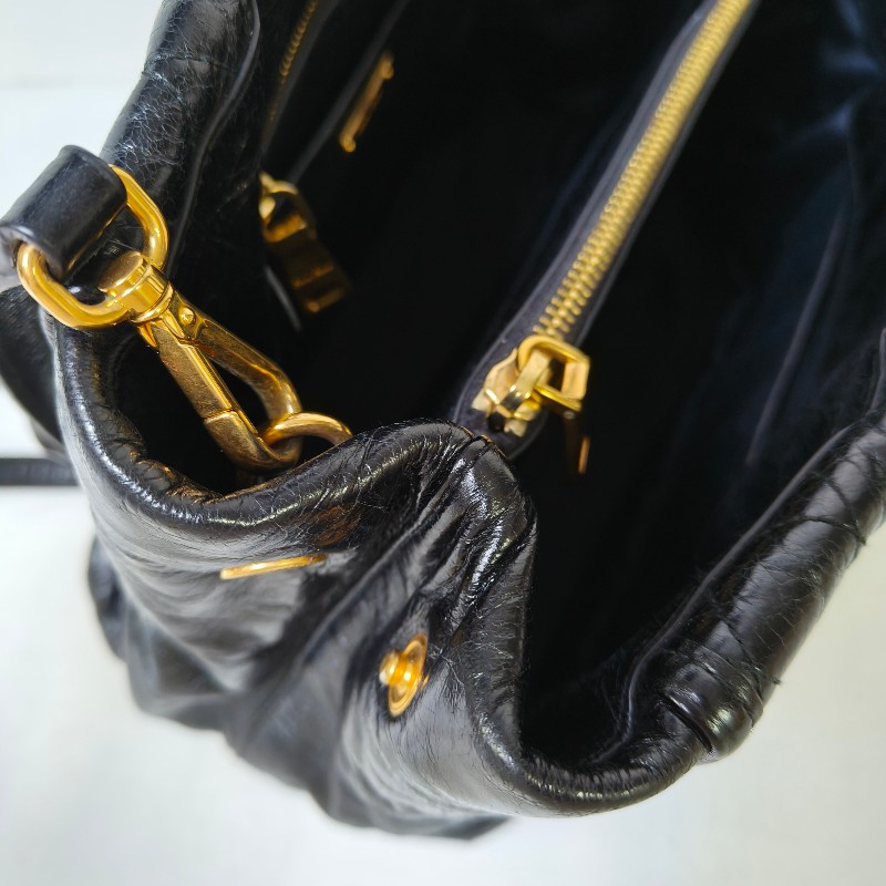 ❤️感恩月❤️折扣最後倒數至5/31‼️【8成新】㊣✨Miu Miu✨繆謬 黑色 黑金 爆裂紋 羊皮 金屬 兩用 手提包 肩背包 斜背包/二手包/二手精品/保證正品🌳二手樹屋🌳-35