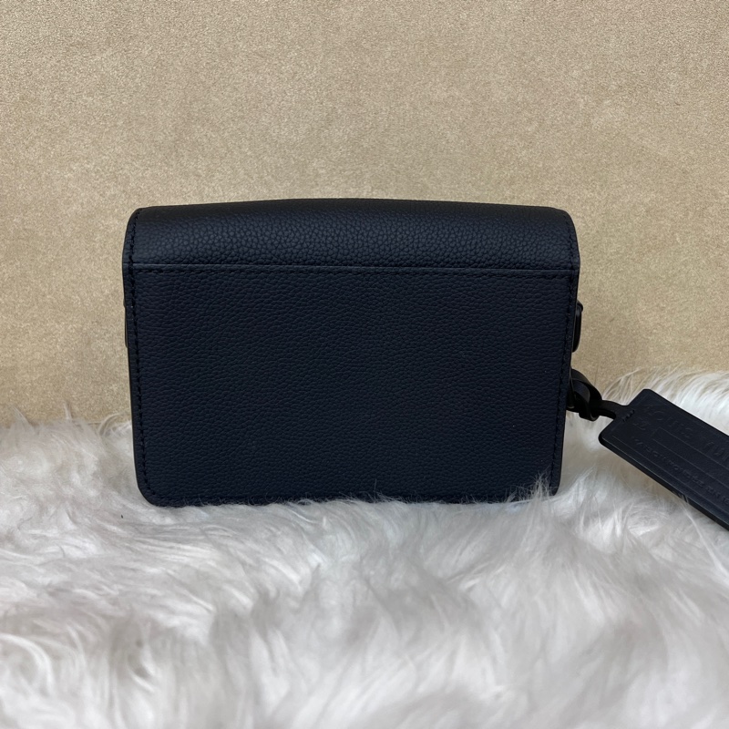 LV 黑牛皮黑釦下蓋斜背包M82085-1