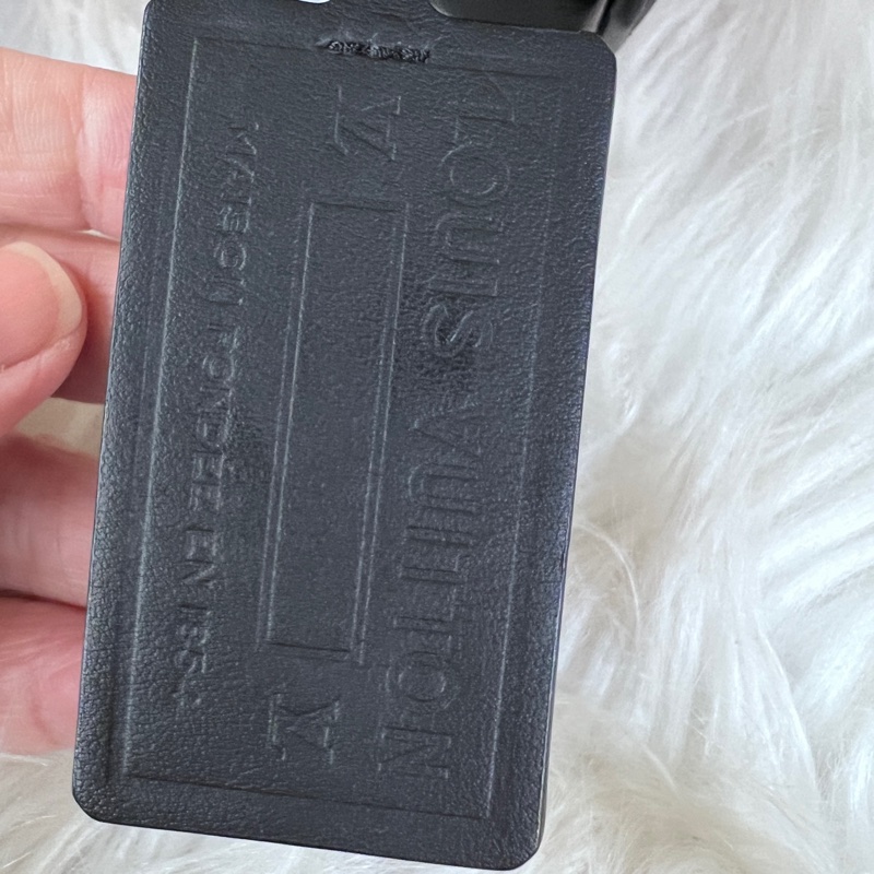 LV 黑牛皮黑釦下蓋斜背包M82085-13