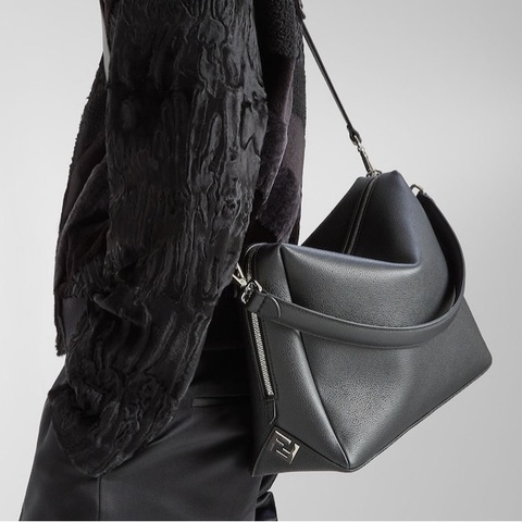 Fendi 男士 Lui 大號單肩包均碼碼大號、34cm*13cm*27cm