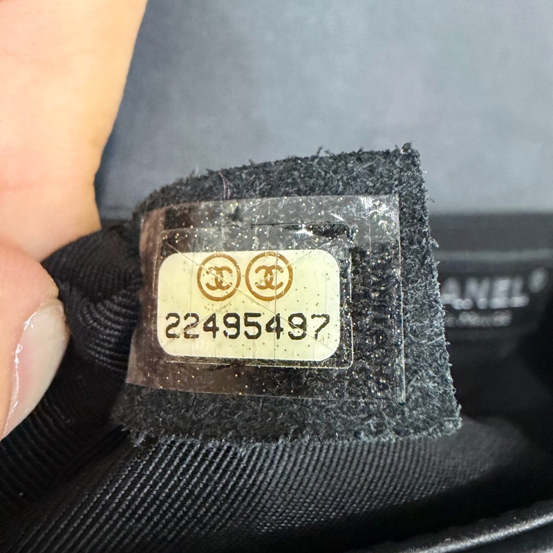 CHANEL香奈兒黑色中號 V紋 leboy 牛皮-6