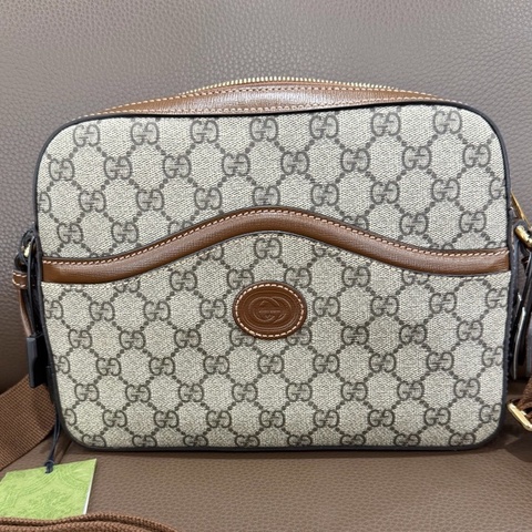 99.9新 gucci 古馳 老花郵差包 男女同款