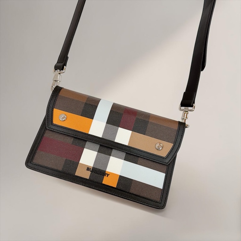 莉亞精品♡ Burberry 格紋彩色翻蓋斜背包 二手-0