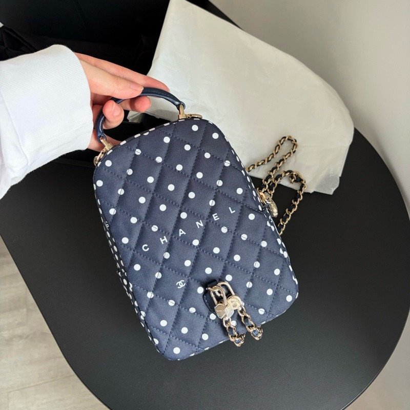 ✨99 新Chanel 香奈兒 24P 海軍藍波點 mini 雙肩包 金扣 芯片款 好成色❤️正品-2