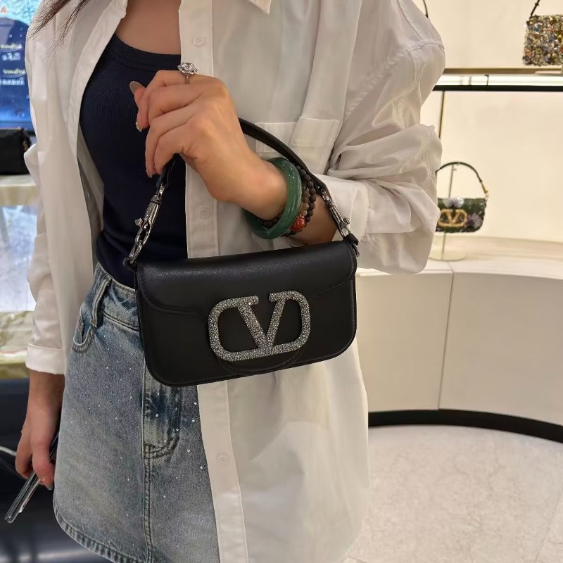 VALENTINO 黑色迷你星鑽logo 手提斜背包13*7.5*4.5 98新配件塵袋-1