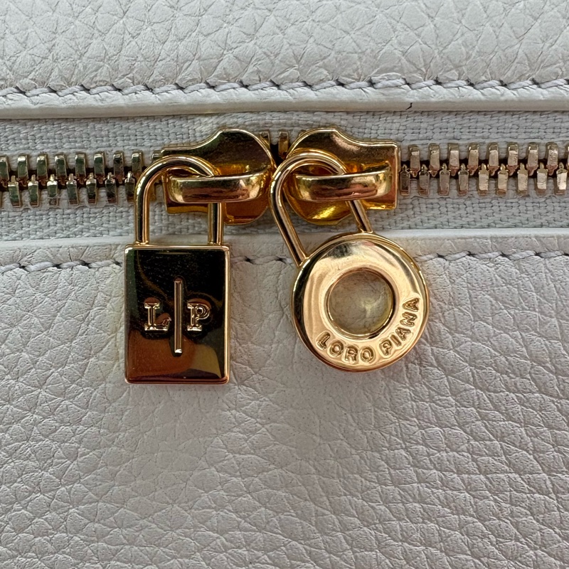 Loro Piana LP19手提單肩飯盒包 白金色 (二代扣)-1