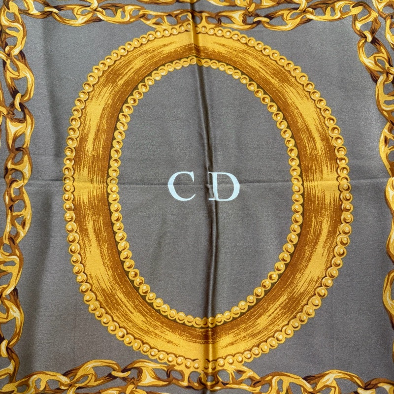 DIOR金色鎖鏈圓牌圖案絲巾XB950-1