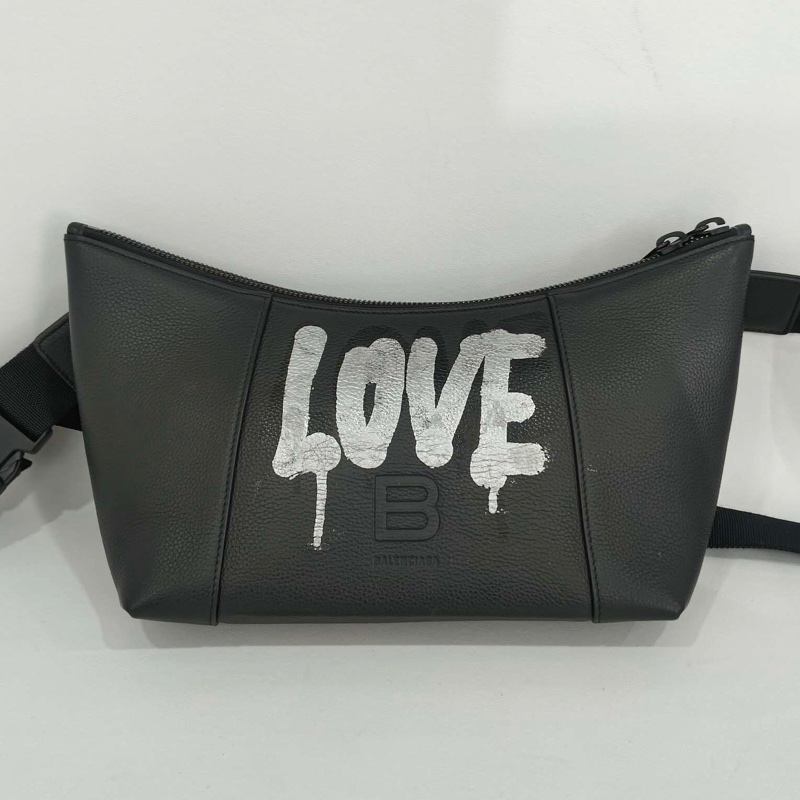 Balenciaga巴黎世家 love塗鴉單肩包。 男女同款-0