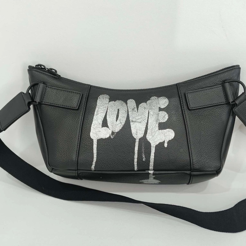Balenciaga巴黎世家 love塗鴉單肩包。 男女同款-1