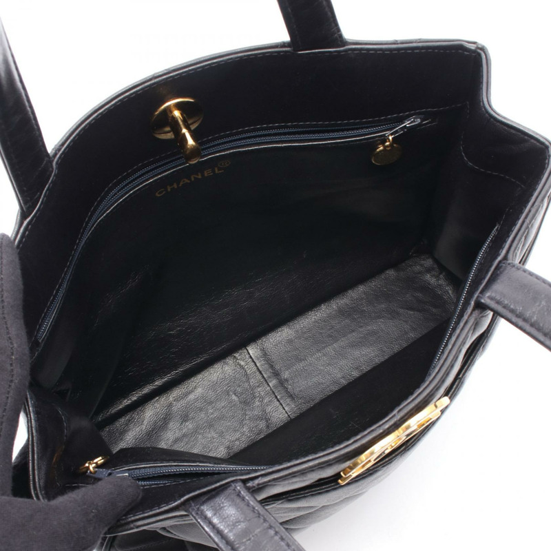 香奈兒 (CHANEL) Matelasse Turnlock Tote 手提包，羊皮材質，海軍藍，金五金，二手 CC-2