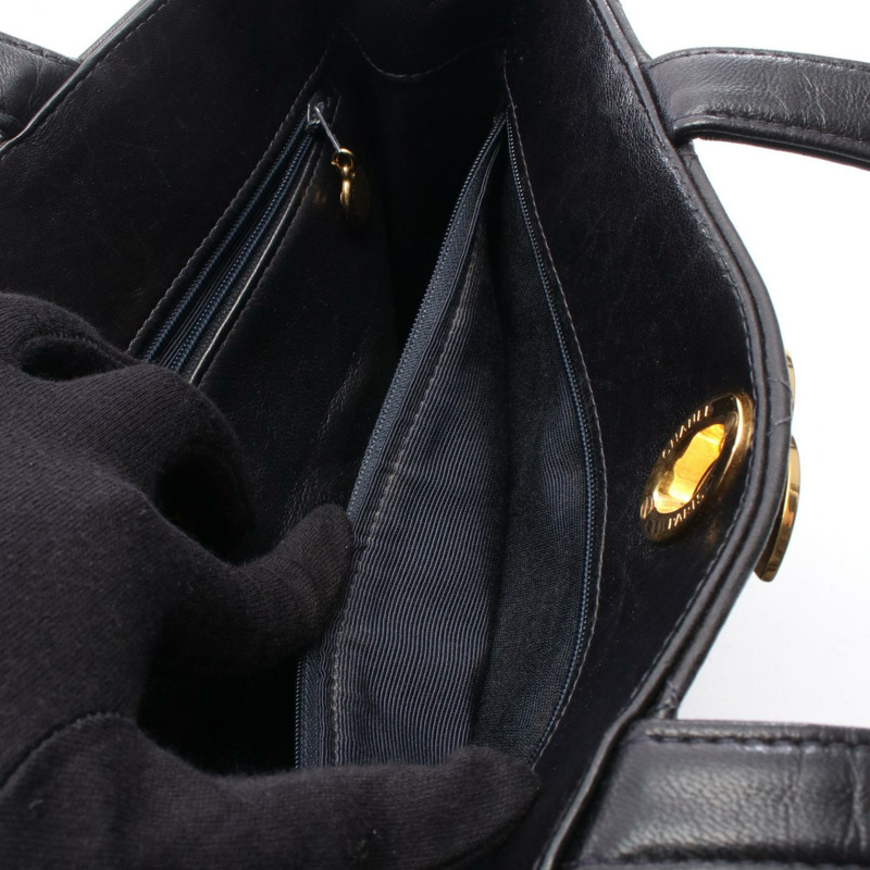 香奈兒 (CHANEL) Matelasse Turnlock Tote 手提包，羊皮材質，海軍藍，金五金，二手 CC-14