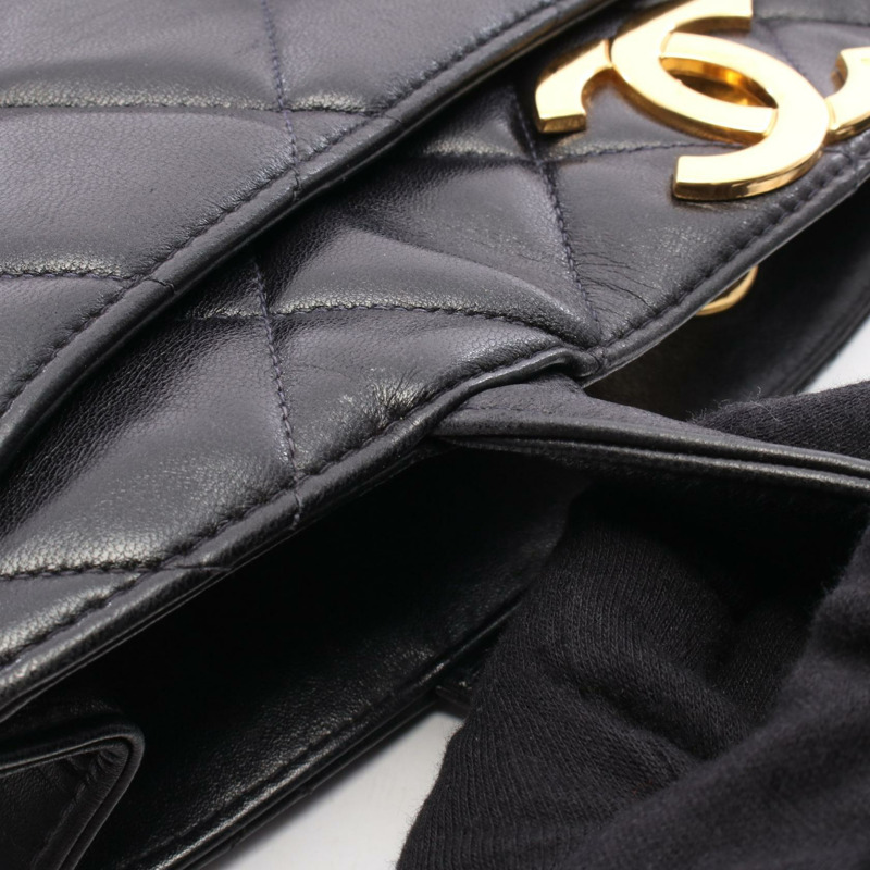 香奈兒 (CHANEL) Matelasse Turnlock Tote 手提包，羊皮材質，海軍藍，金五金，二手 CC-18