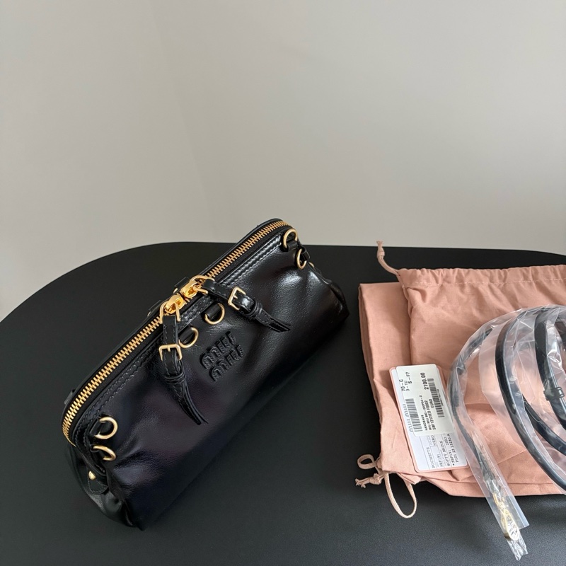 ✨99新 MIU MIU繆繆 可拆卸皮革肩帶 金色五金 拉鍊開合 小牛皮 單肩包斜挎包手拿包手提包 小號 黑色❤️正品-2