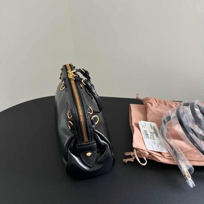 ✨99新 MIU MIU繆繆 可拆卸皮革肩帶 金色五金 拉鍊開合 小牛皮 單肩包斜挎包手拿包手提包 小號 黑色❤️正品-3