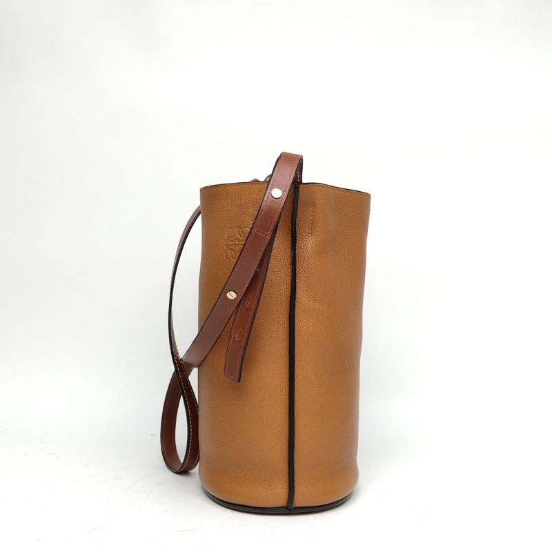 LOEWE 焦糖色牛皮金扣getepucketbag水桶包肩背包-1