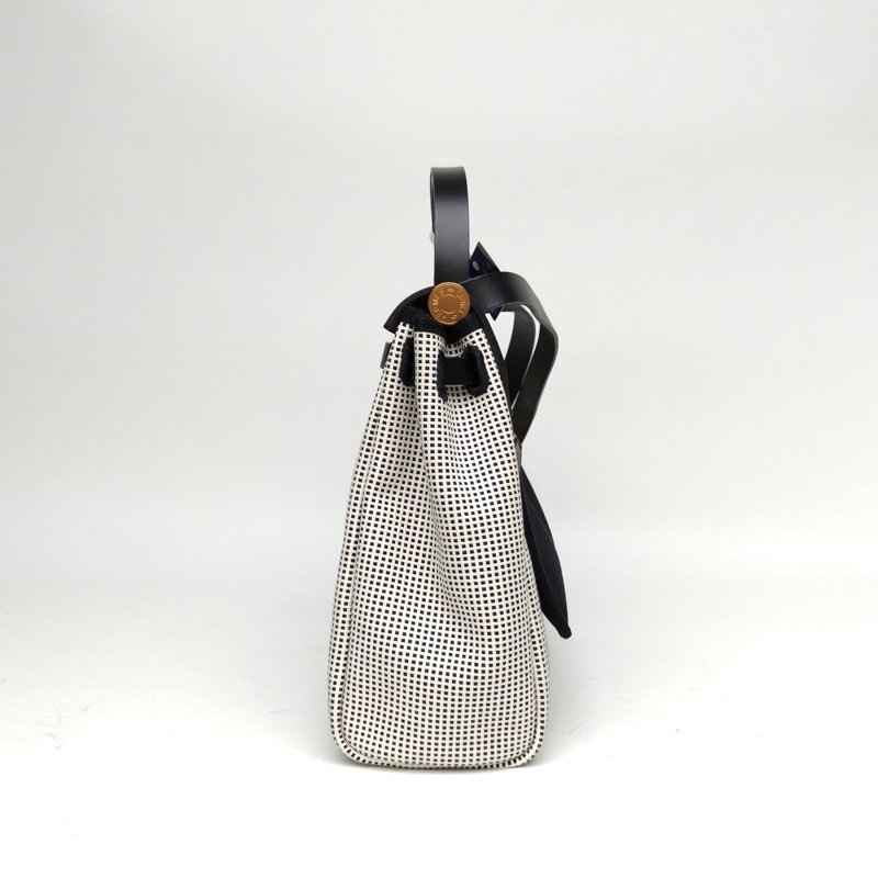HERMES Herbag31白色拼黑色帆布/牛皮U刻金扣肩背包-1