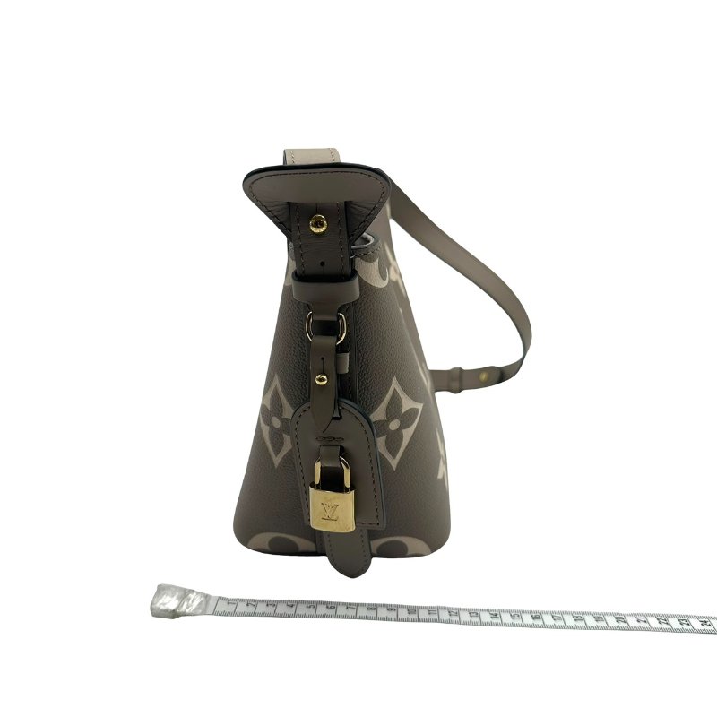 【美收精品】Louis Vuitton 大象灰LOGO斜肩包 C-558【隔月月中將轉賣至日本 上架期限30天】-11