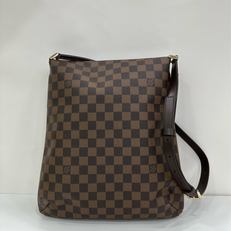 LV Musette 直式王菲包牛皮棋盤格翻蓋斜背包 閒置-1