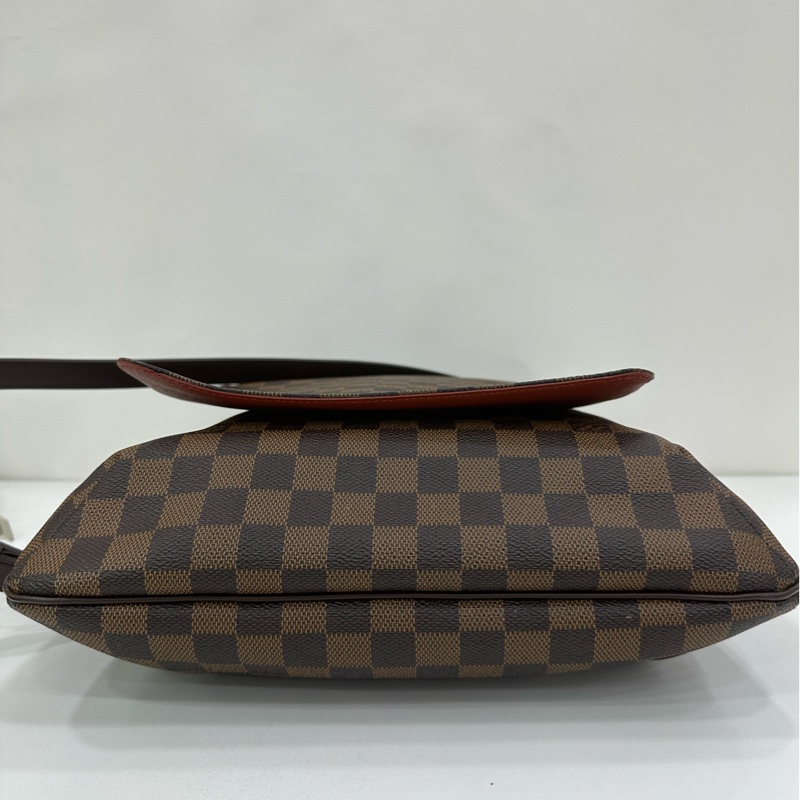 LV Musette 直式王菲包牛皮棋盤格翻蓋斜背包 閒置-4