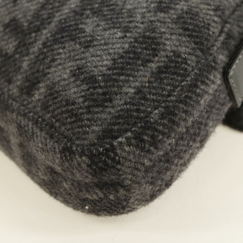 【日本直送】FENDI Zucca 帆布 Mamma Baguette 肩背包 羊毛 灰色 銀色 正品 yk20376SAV-17