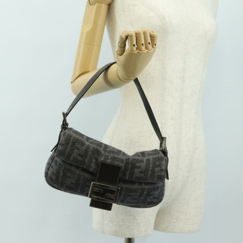 【日本直送】FENDI Zucca 帆布 Mamma Baguette 肩背包 羊毛 灰色 銀色 正品 yk20376SAV-26