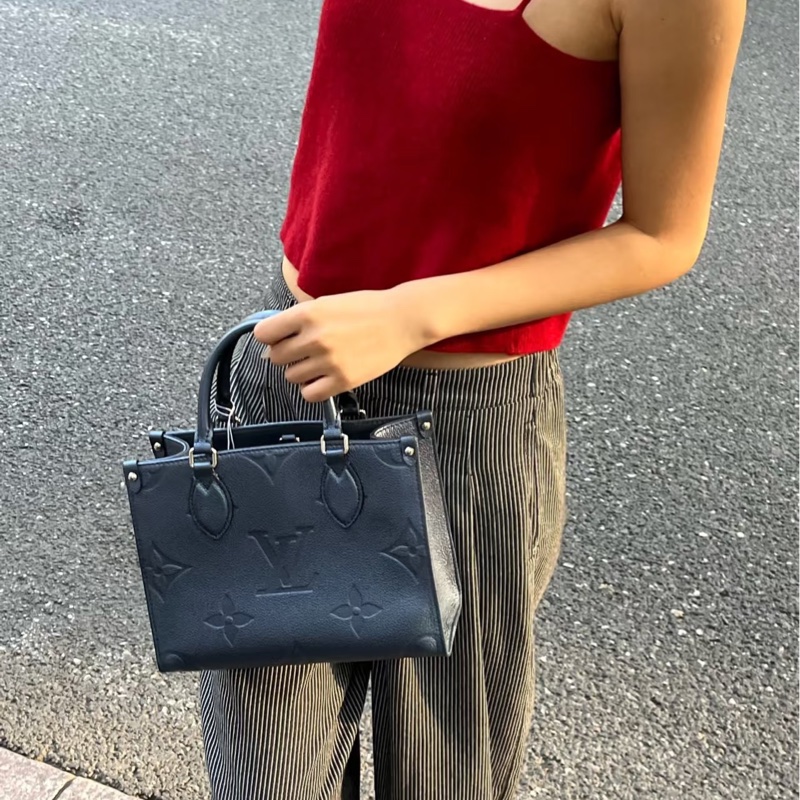 Louis Vuitton路易威登Onthego小號黑色全皮壓紋Tote芯片款♻️-1