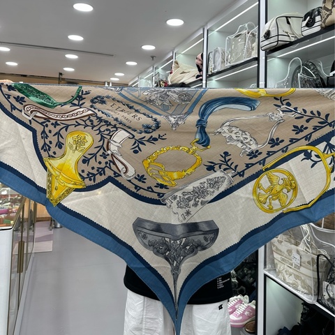Hermes 愛馬仕 桑蠶絲山羊絨馬鐙混搭系列大三角巾披肩 圍巾 210*110cm