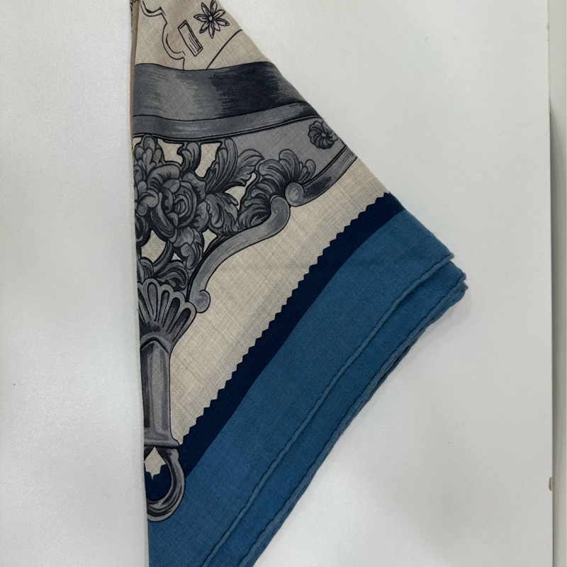 Hermes 愛馬仕 桑蠶絲山羊絨馬鐙混搭系列大三角巾披肩 圍巾 210*110cm-1