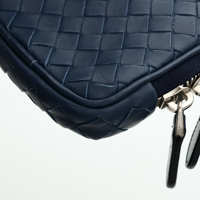 BOTTEGA VENETA 羊皮皮革Zip Strap Pouch小袋-12