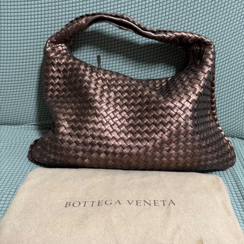 BOTTEGA VENETA 寶緹嘉 光澤感小牛皮編織 立體 肩背包 腋下包 金屬色-5
